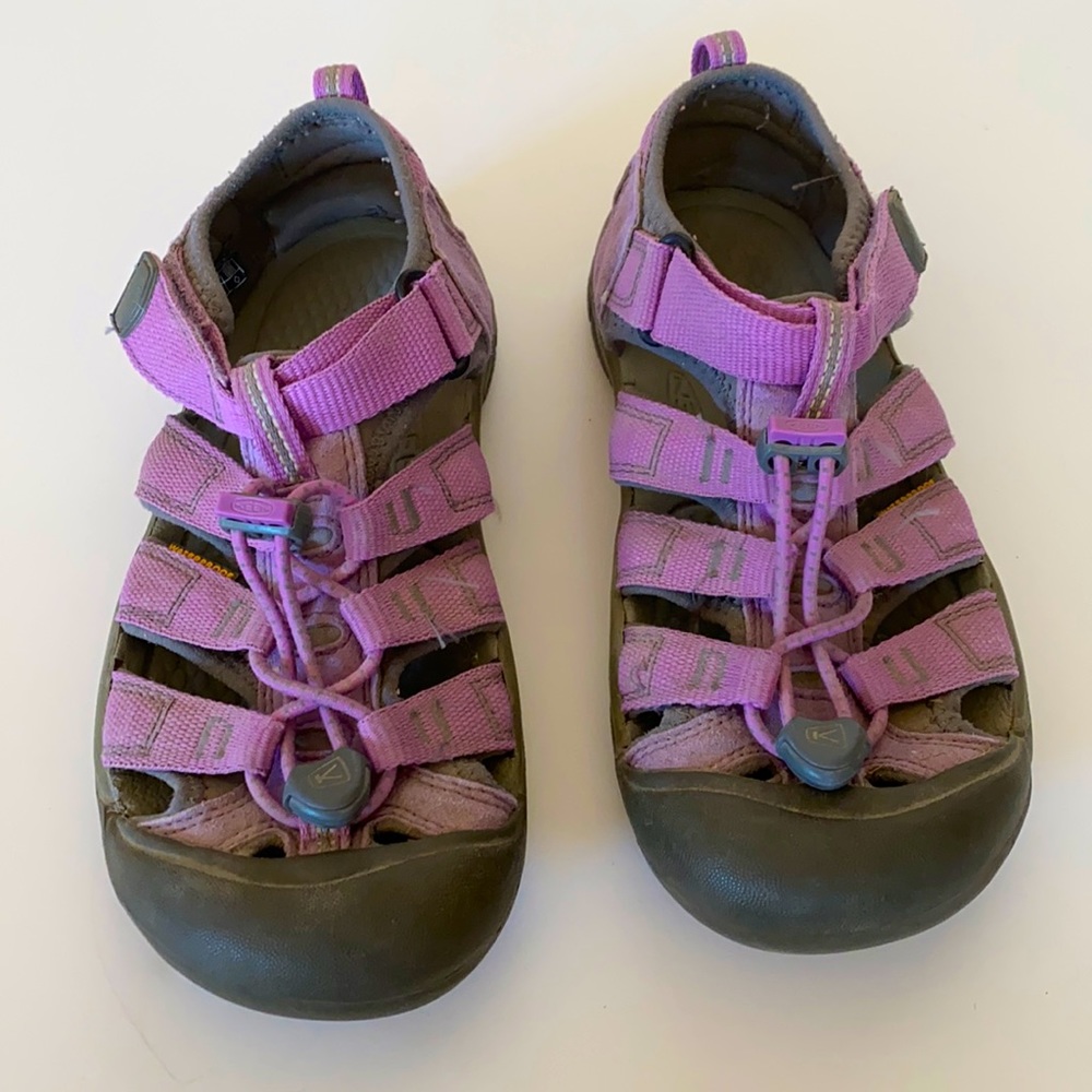 Keen: Big Kids/Youth Closed-Toe Water Sandals size 3